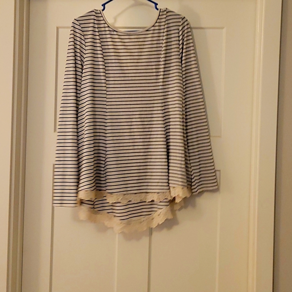XL stripped shirt with lace